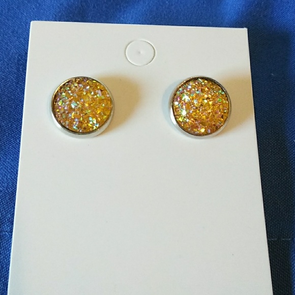 Handmade silver and yellow stud earrings - Picture 2 of 3
